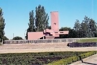 Братська могила, в якій поховано 345 воїнів, що загинули при визволенні міста Кривого Рогу 23-24 жовтня 1943р., серед них - Герой Радянського Союзу І.І. Ухо