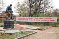 Військова дільниця (10 індивідуальних та 2 братські могили), в яких поховано 311 воїнів, які загинули при визволенні міста Кривого Рогу 22 лютого 1944р.