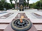 Братська могила радянських воїнів, які загинули при визволенні м. Кривого Рогу у лютому 1944 р. Поховано 38 чол.