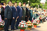 Святкова урочиста хода, церемонія покладання квітів