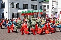Районний театралізований мітинг "Лине з гір у долину співучий поток, Рветься вгору до сонця співочий росток, Птах до цвіту життя, до буяння летить, - Так моя Батьківщина до миру стремить"