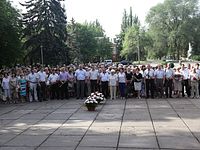 Урочиста церемонія покладання квітів до Меморіалу Вічної Слави у Металургійному районі