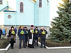 Проведення урочистого покладання символічних горщиків із зерном та свічками до хреста, встановленого на честь вшанування жертв Голодоморів та політичних репресій