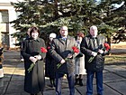 Урочисте покладання квітів до братської могили 272 радянським воїнам, які загинули при визволенні м. Кривого рогу 22 лютого 1944 року, 7 комсомольців-підпільників, розстріляних у вересні 1943 року