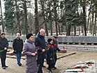 Покладення квітів до Братської могили загиблих воїнів.