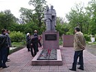 Урочиста церемонія покладання квітів до братської могили радянських воїнів (цвинтар на Нікопольському шосе)