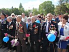 Урочисті церемонії покладання квітів до пам'ятних знаків та братських могил на честь загиблих воїнів Другої світової війни (Металургійний район)