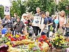 Покладення квітів