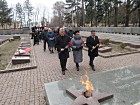 Покладання квітів до братської могили загиблих воїнів з нагоди 75-ї річниці визволення міста Кривого Рогу від нацистських загарбників