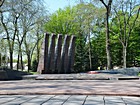 Братська могила 34 підпільників, розстріляних 29.06.1942р. та 30.06.1943р. Тут же поховані воїни (144 чол.), які загинули при визволені міста Кривого Рогу у лютому 1944р.