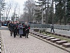 Покладання квітів до братської могили